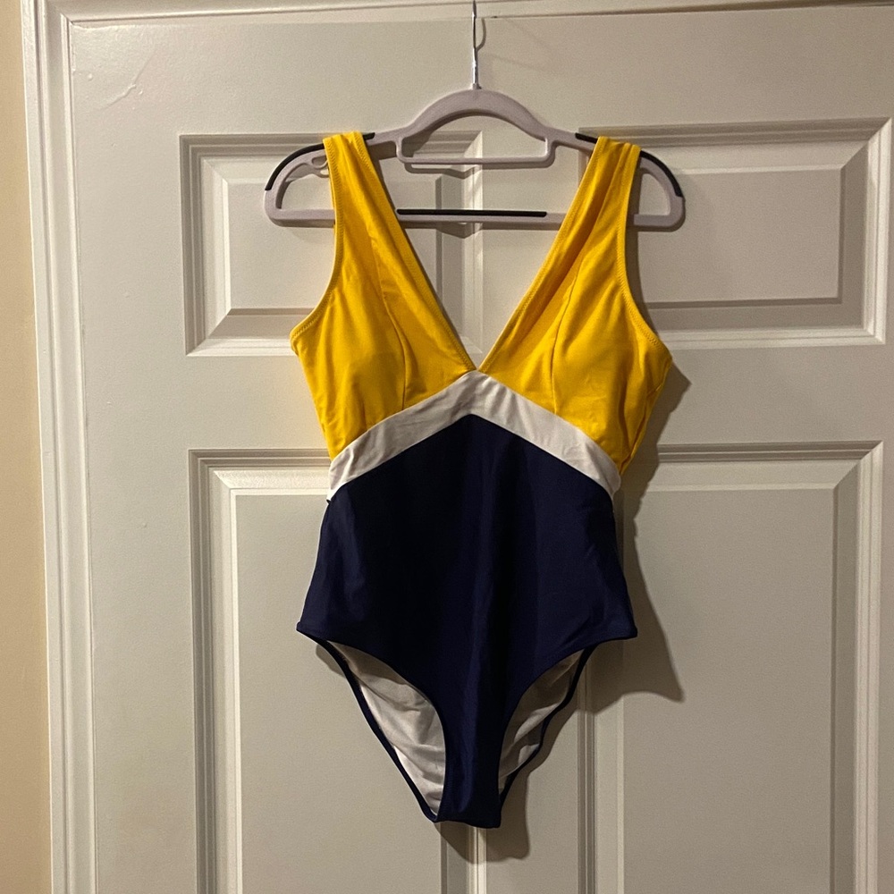 🧡 Women’s CUPSHE one piece swimsuit